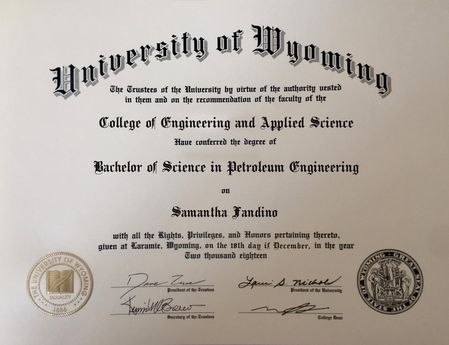 Authentic-Looking Fake certificate from University Of Wyoming University Authentic-Looking Fake certificate from University Of Wyoming University